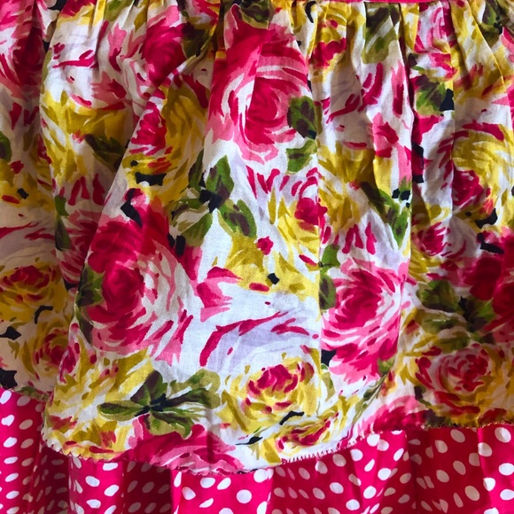 Most fab pier 1ruffled apron polka dots & roses - Picture 2 of 9